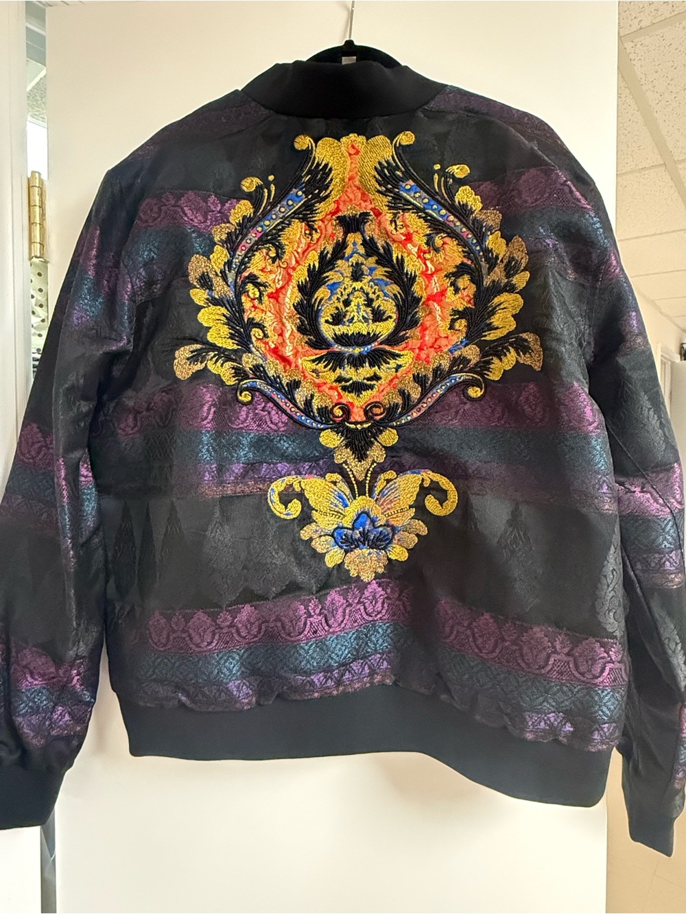 Robert Graham Limited Edition ROYAL KARAMELA